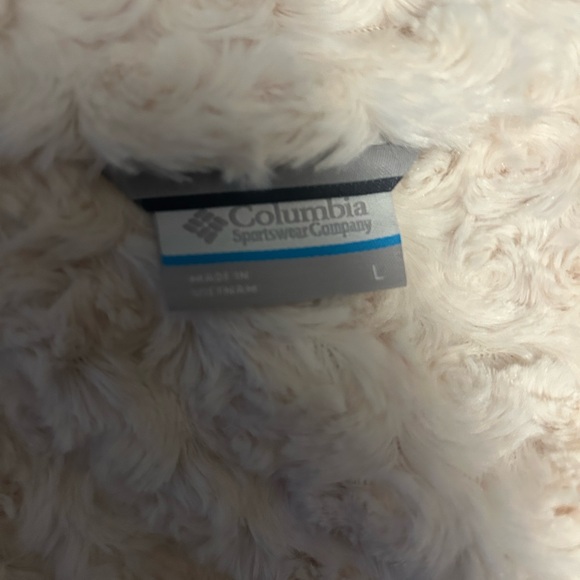 Columbia Women's Off-White Quilted Puffer Jacket - Picture 10 of 11